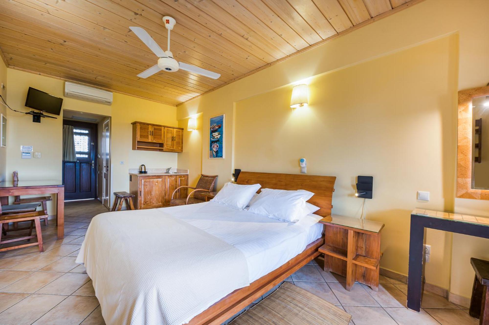Rastoni Hotel Aegina Екстериор снимка